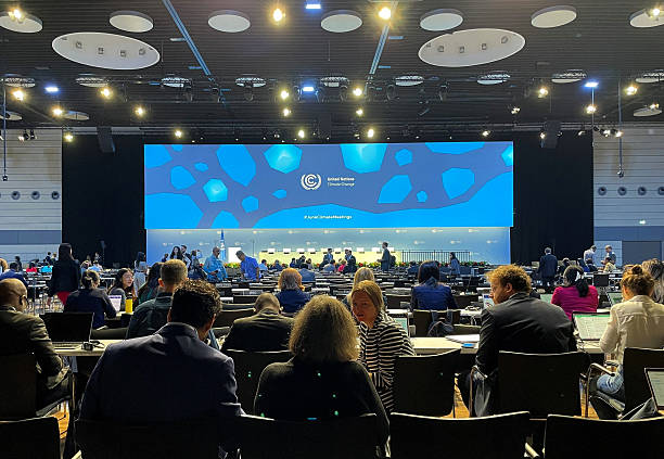 Líderes globales cierran cumbre de emergencia sobre el cambio climático con un acuerdo histórico de financiamiento